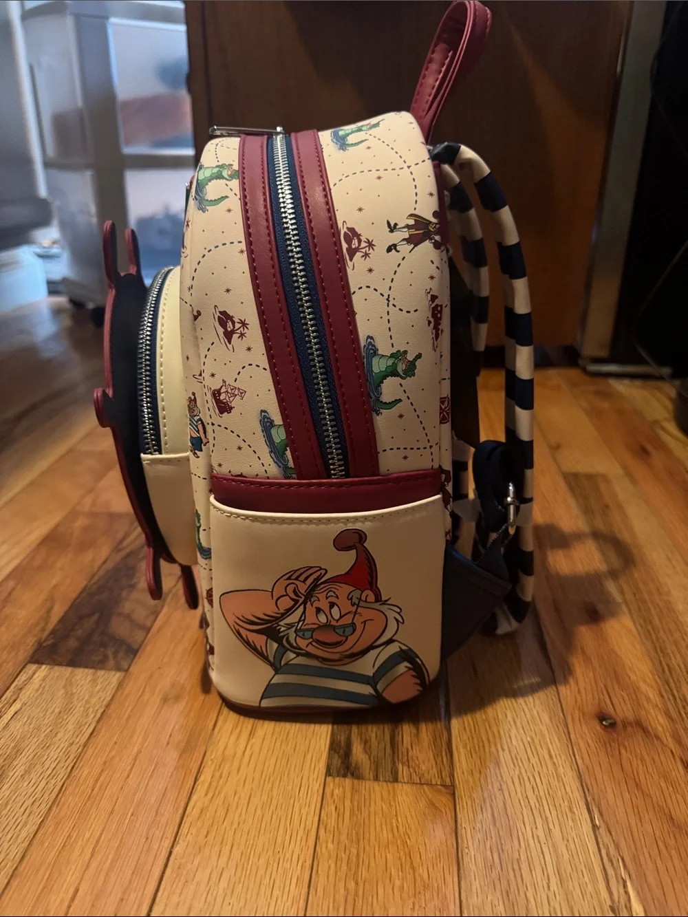 NWT Loungefly Disney Peter Pan Captain Hook Ship Wheel Rotating Mini Backpack - Picture 10 of 12